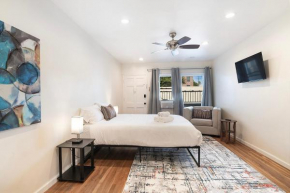 Charming 2nd-Floor Studio Near Beverly Hills and Top LA Attractions